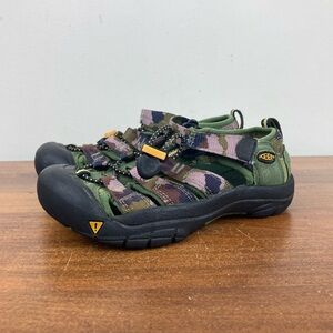 Keen Newport H2 Kids Green Camo Hiking Sandals Hook Loop 1006037 Boys Size 13.